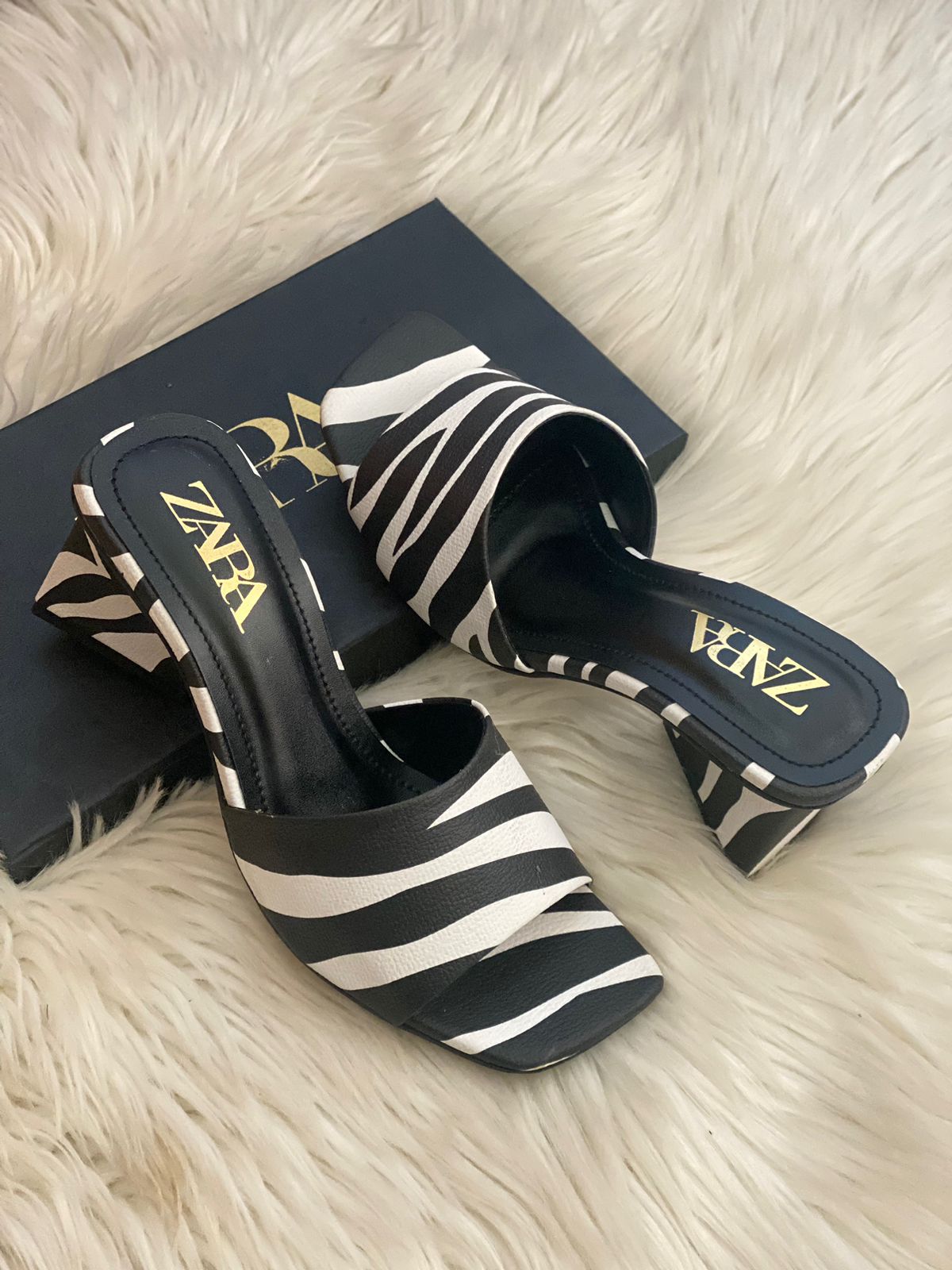 MODERN AND DASHING ZEBRA HEELS